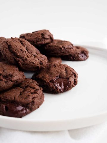 Double Dark Chocolate Chip Cookies | thekitchenpaper.com