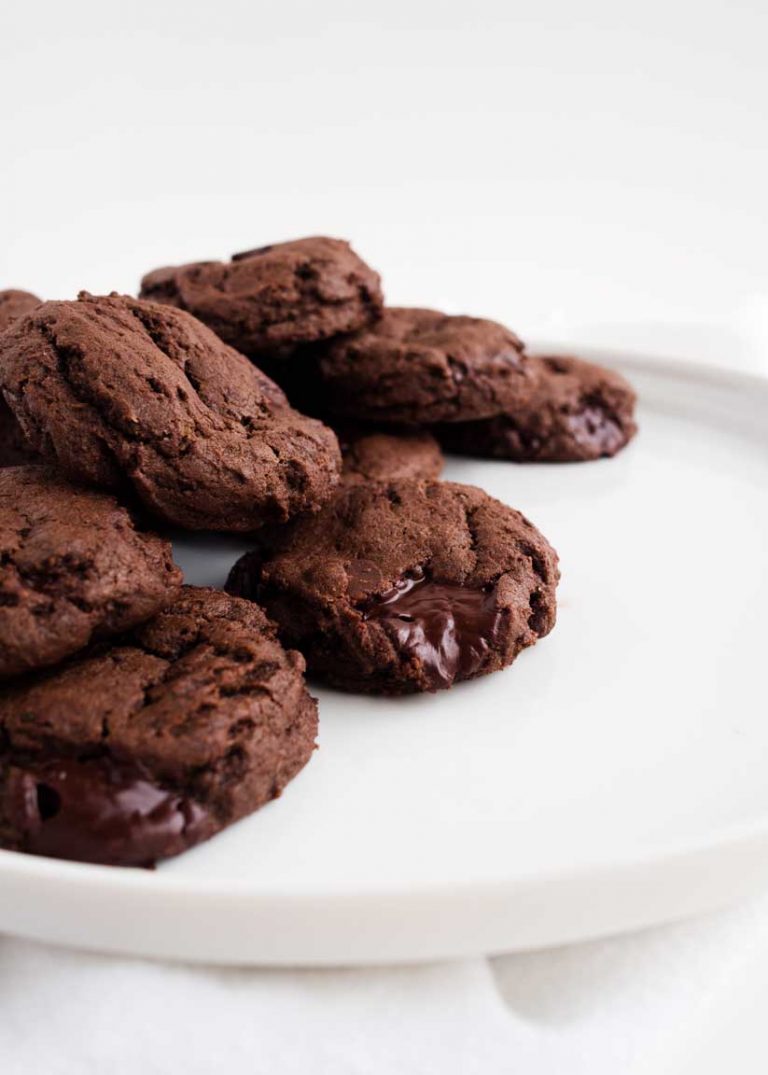 Double Dark Chocolate Chip Cookies | thekitchenpaper.com