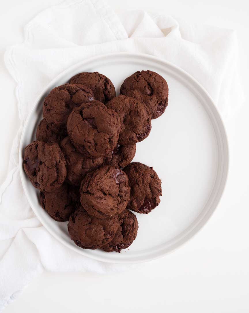 Double Dark Chocolate Chip Cookies | thekitchenpaper.com