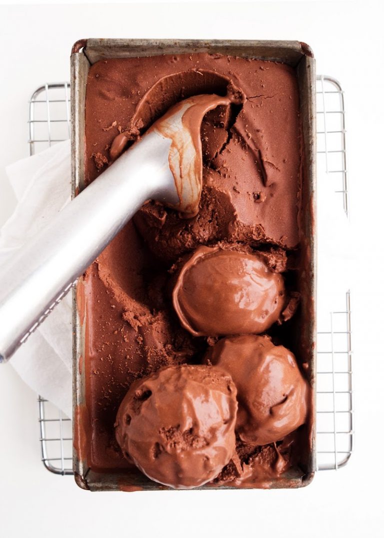 Vegan Chocolate Ice Cream | The Kitchen Paper